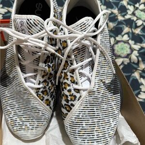 Stylish Women's Leopard Print Sneakers